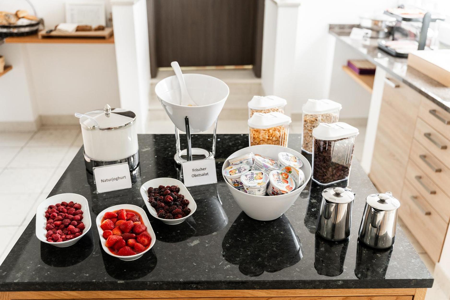 Hotel Vier Jahreszeiten Therme & Kliniken Bad Krozingen Naehe Freiburg & Schwarzwald Ideal Fuer Wellness Kur & Business Ausfluege 24H Check In- Wlan & Parken Gratis ภายนอก รูปภาพ