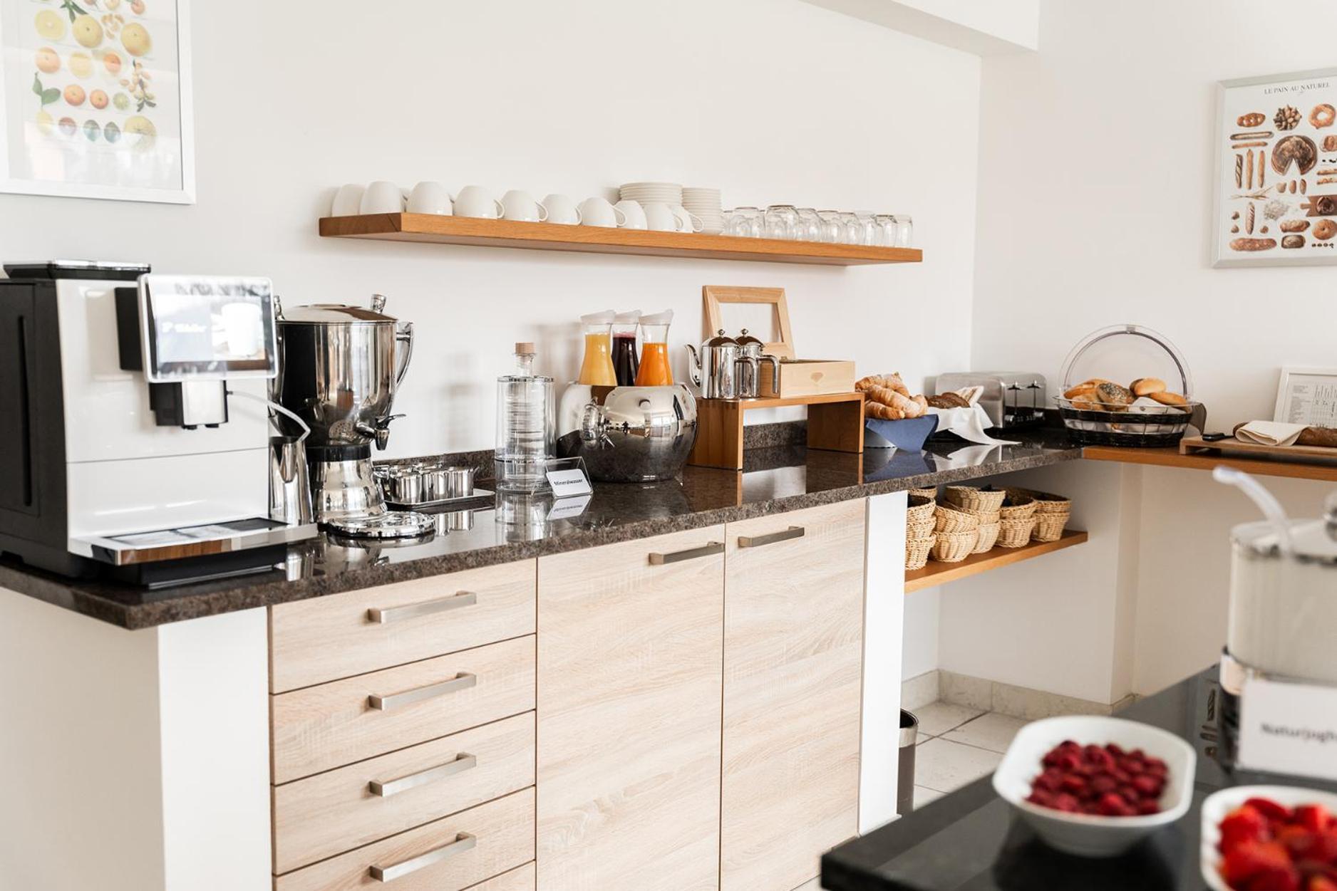 Hotel Vier Jahreszeiten Therme & Kliniken Bad Krozingen Naehe Freiburg & Schwarzwald Ideal Fuer Wellness Kur & Business Ausfluege 24H Check In- Wlan & Parken Gratis ภายนอก รูปภาพ