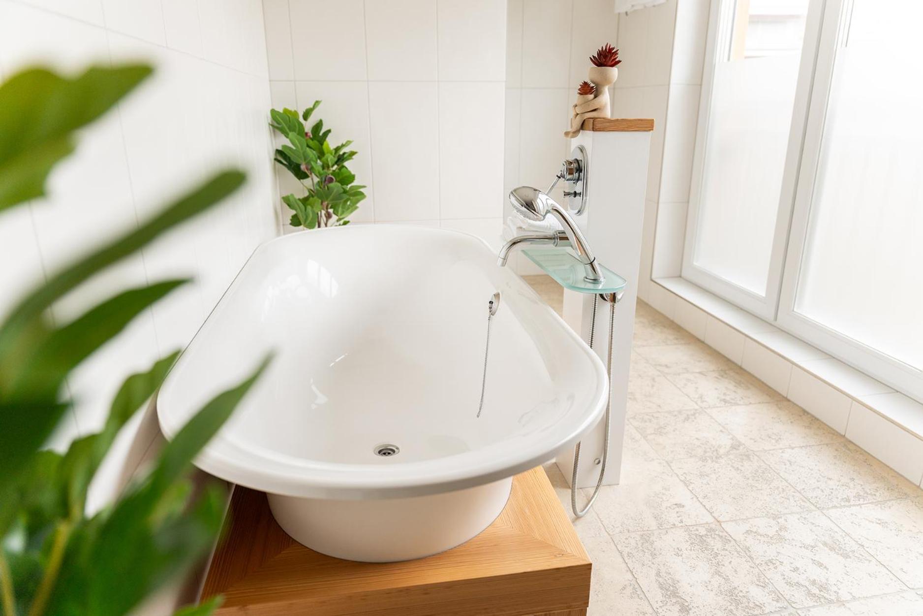 Hotel Vier Jahreszeiten Therme & Kliniken Bad Krozingen Naehe Freiburg & Schwarzwald Ideal Fuer Wellness Kur & Business Ausfluege 24H Check In- Wlan & Parken Gratis ภายนอก รูปภาพ
