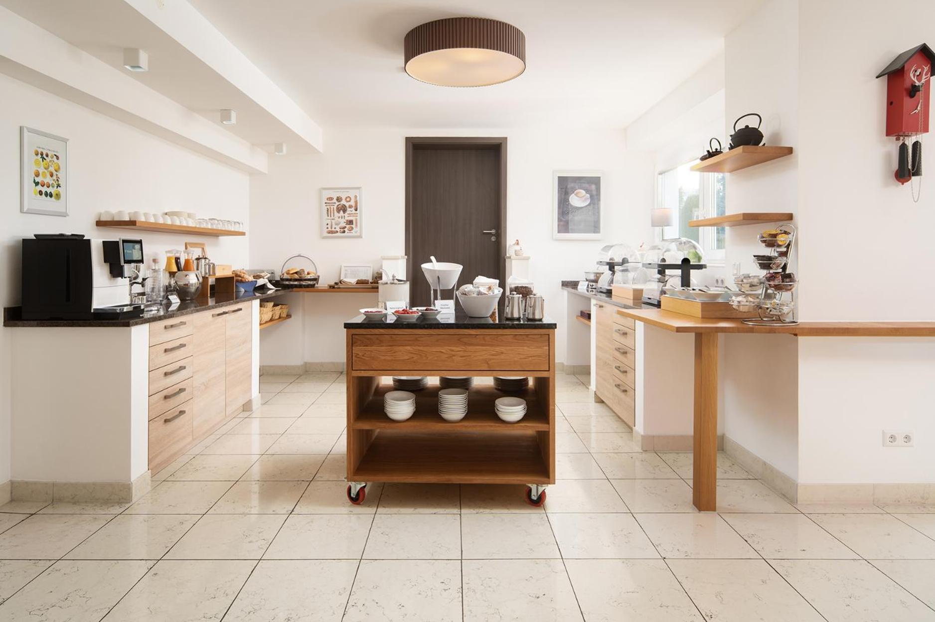 Hotel Vier Jahreszeiten Therme & Kliniken Bad Krozingen Naehe Freiburg & Schwarzwald Ideal Fuer Wellness Kur & Business Ausfluege 24H Check In- Wlan & Parken Gratis ภายนอก รูปภาพ